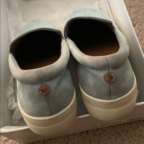 Steve Madden Suede Slip On Gills Baby Blue - Picture 2 of 4